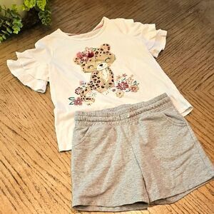 Cute Shirt And Short Set Size M 7/8